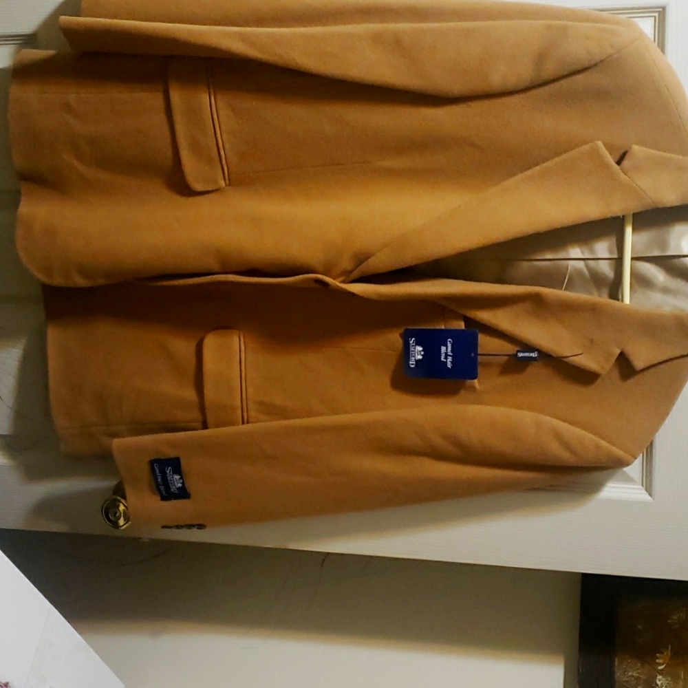 Stafford sports coat, 60% wool 20% camel hair, and 20% nylon. Size 46L.